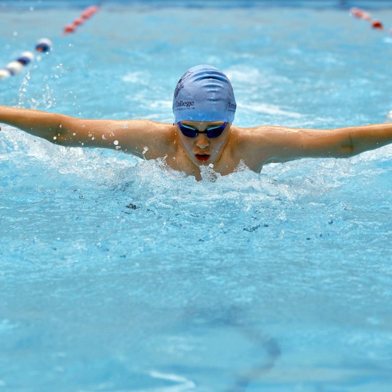 A boy swimming in the swimming pool