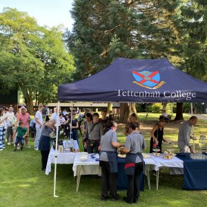 students outside eating